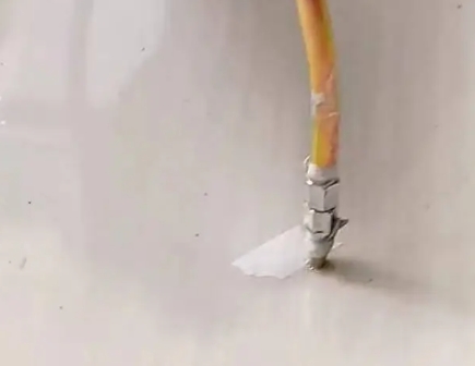 剑河瓷砖空鼓维修公司专业解答在瓷砖铺贴过程中，如果使用的砂料过粗（如全部使用了粗砂），可能会导致以下问题