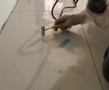 剑河瓷砖开裂维修公司专业分享瓷砖在铺贴前如果没有沥干水分，将会导致以下问题